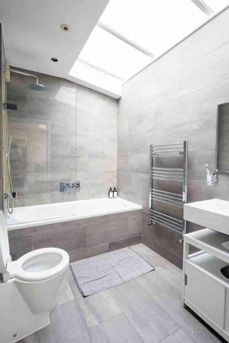 Vilă Sweet 3brs House Close To Oxford & Soho *